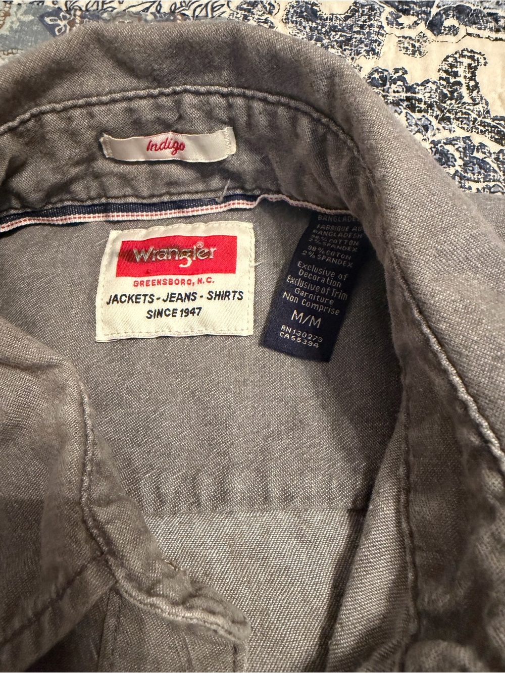 Men's Gray Button-Up Work Shirt Wrangler Gray snap shirt - Picture 2 of 3